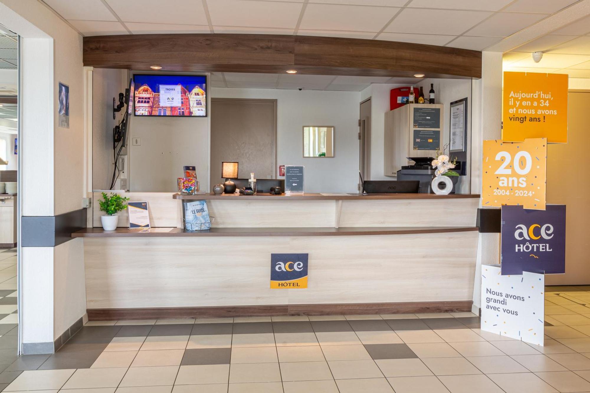 Ace Hotel Chateauroux Deols Exterior photo